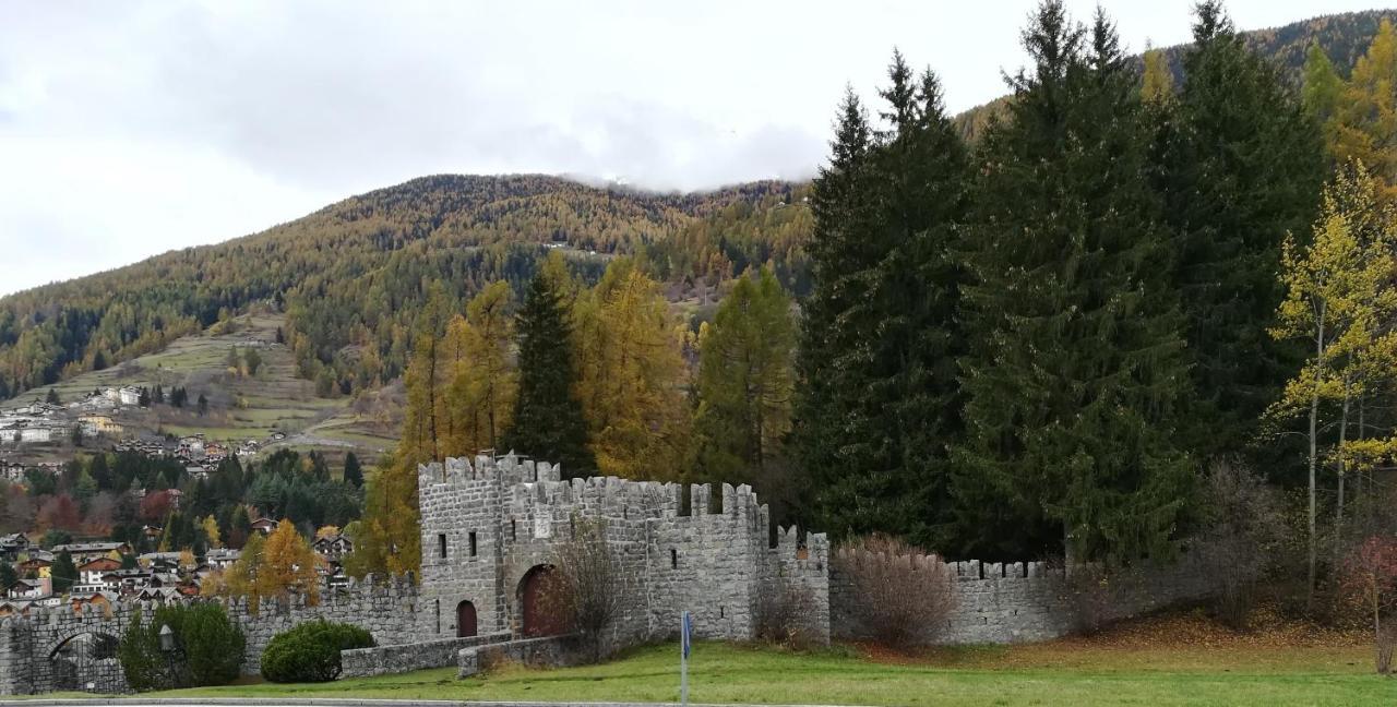 Ferienwohnung Un Nido Nella Torre Del Castello Ponte Di Legno Exterior foto