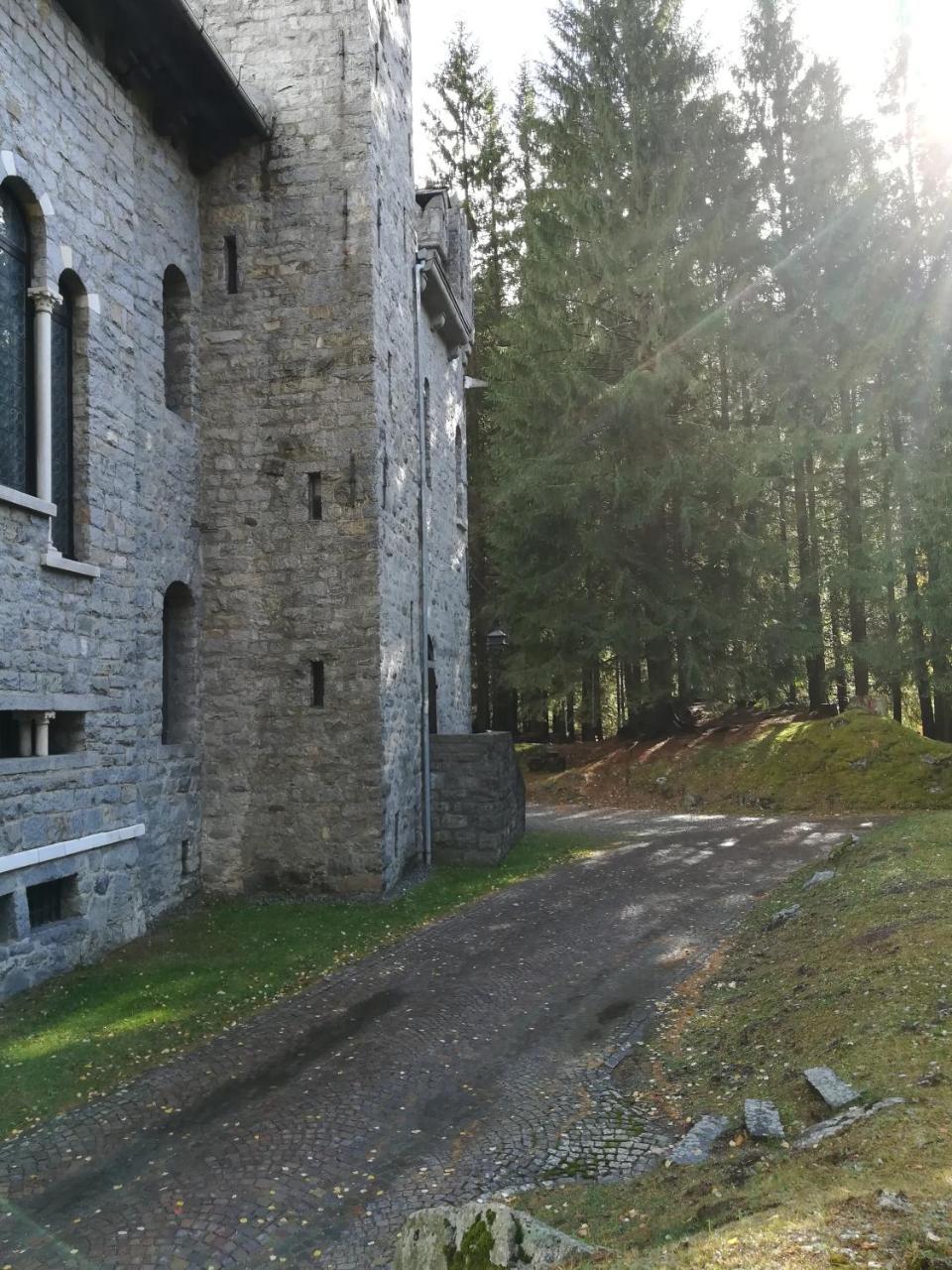 Ferienwohnung Un Nido Nella Torre Del Castello Ponte Di Legno Exterior foto